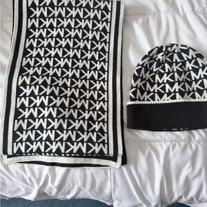 Michael Kors Monogram Black and White Set